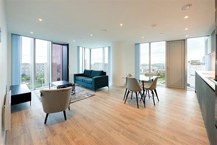 2 Bedroom Apartment To Rent In The Blade, M15