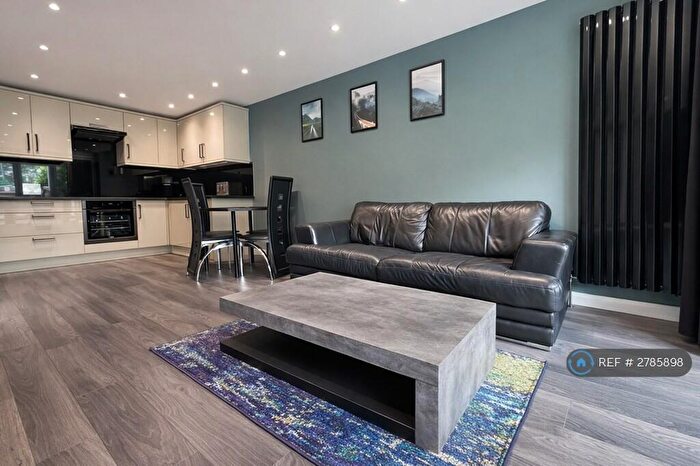 3 Bedroom Flat To Rent In Bullen Street, London, SW11