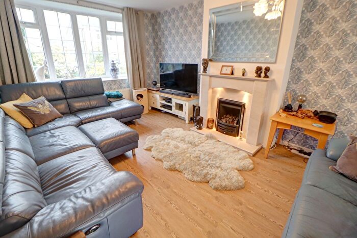 3 Bedroom Semi-Detached House For Sale In Riddings Avenue, Worsthorne, Burnley, BB10