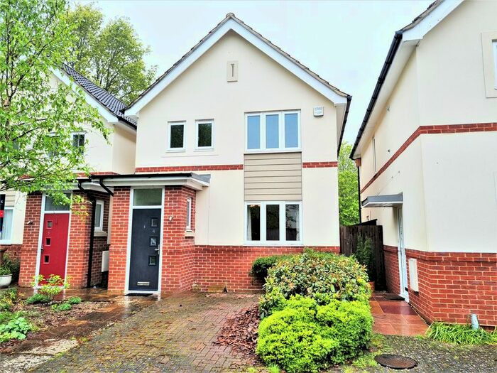 3 Bedroom Detached House To Rent In Mercer Way, Romsey, SO51