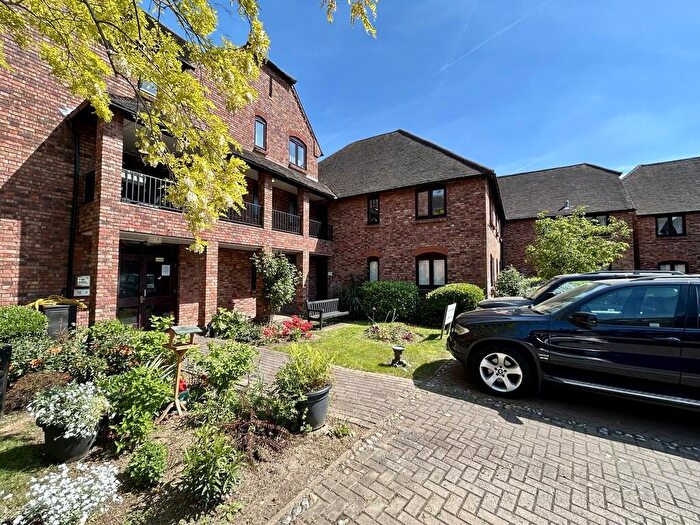 2 Bedroom Apartment For Sale In Quaker Lane, Waltham Abbey, EN9