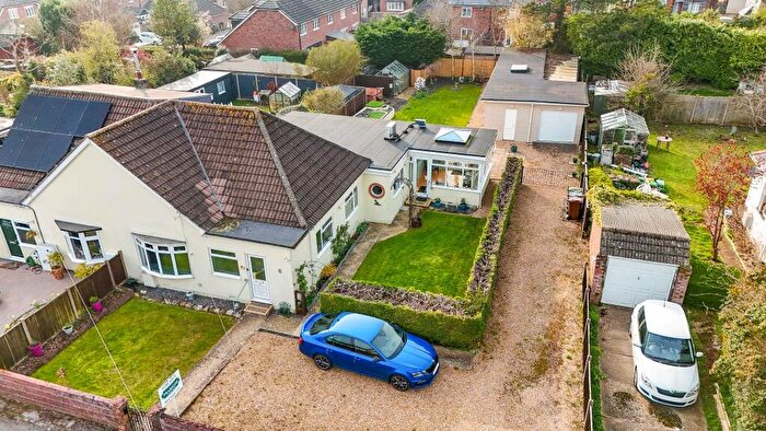 4 Bedroom Bungalow For Sale In Farm View Avenue, Clanfield, PO8