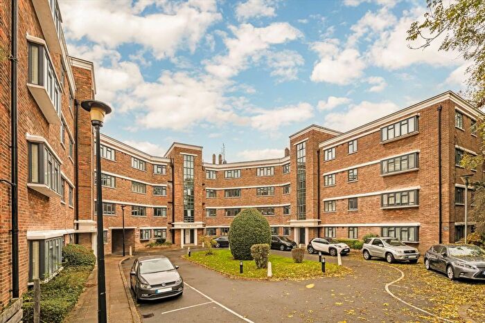 2 Bedroom Flat To Rent In Kingsbridge Avenue, Acton, W3
