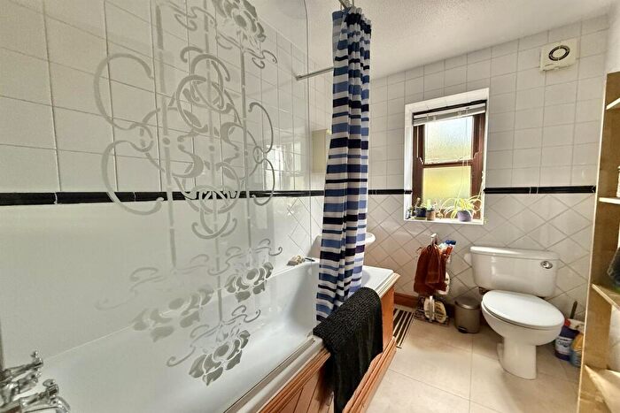 2 Bedroom Apartment To Rent In Elladene Park, Chorlton, M21