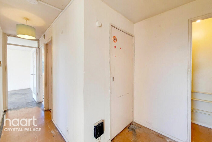 2 Bedroom Flat For Sale In Priory Crescent, London, SE19