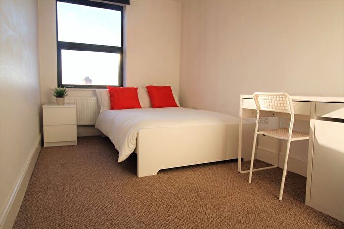 3 Bedroom Flat To Rent In Clarendon Road, Leeds, LS2