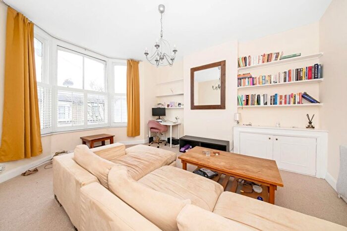 2 Bedroom Property To Rent In Amott Road, Peckham Rye, London, SE15