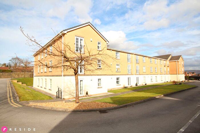 2 Bedroom Apartment For Sale In Dell Road, Shawclough, Rochdale, OL12