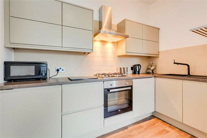 2 Bedroom Apartment To Rent In Cavendish Road, London, SW12