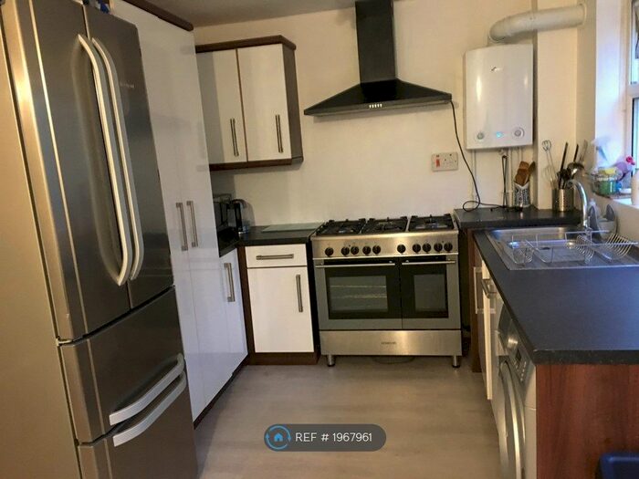 2 Bedroom Flat To Rent In Thorpe Way, Cambridge, CB5