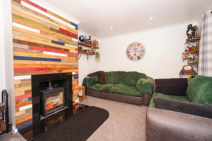 2 Bedroom Detached Bungalow For Sale In Ashford Road, Hastings, TN34