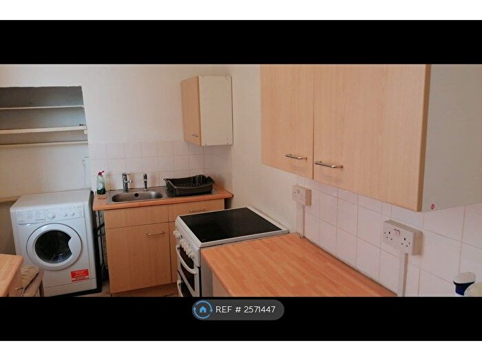3 Bedroom Flat To Rent In Wolverhampton Street, Willenhall, WV13