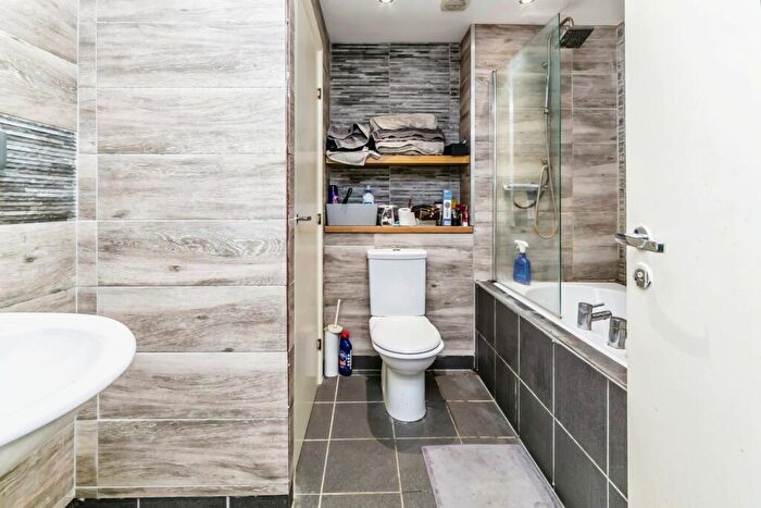 2 Bedroom Flat For Sale In Pennycroft, Pixton Way, Croydon, CR0