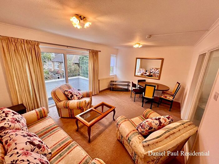 2 Bedroom Flat To Rent In Golden Manor, Hanwell, W7