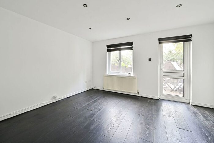 3 Bedroom Property To Rent In Jade Close, Beckton, London, E16