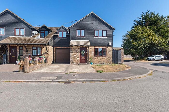 5 Bedroom Semi-Detached House For Sale In Barncroft Close, Tangmere, PO20