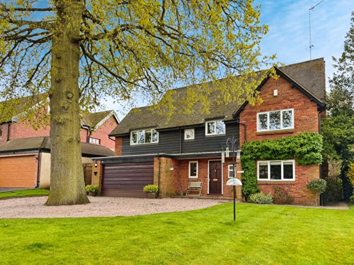 4 Bedroom Detached House For Sale In Bridge End, Warwick, CV34