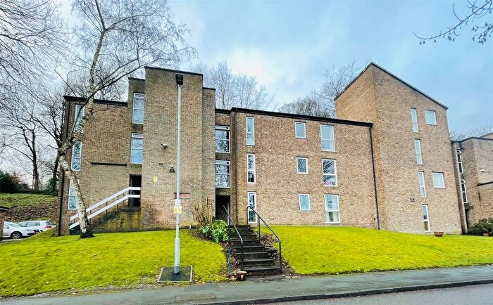 2 Bedroom Flat For Sale In Frizley Gardens, Bradford, West Yorkshire, BD9