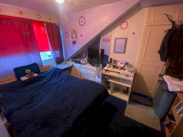 3 Bedroom Terraced House For Sale In St. Hildas Mount, Cross Green, Leeds, LS9