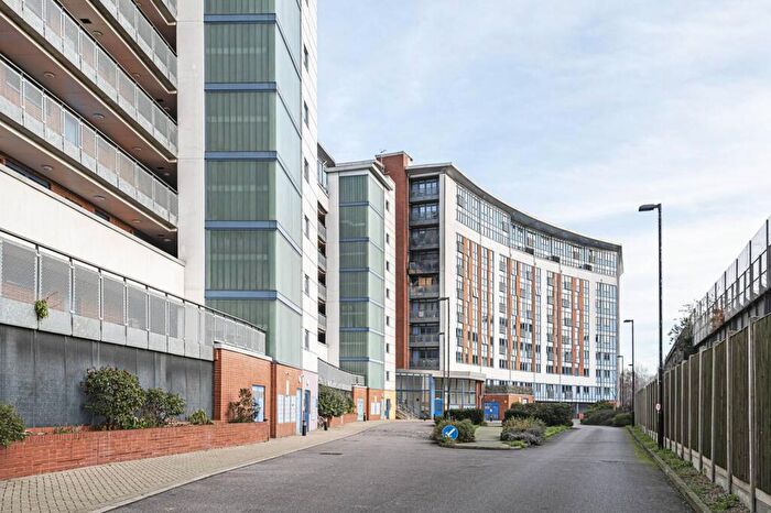 2 Bedroom Flat To Rent In Leamore Court, Bethnal Green, London, E2