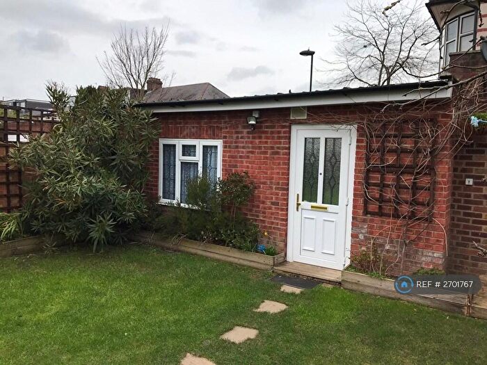 1 Bedroom Bungalow To Rent In Firs Park Ave, London, N21