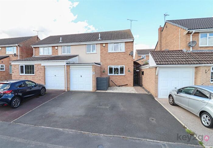 3 Bedroom Semi-detached House For Sale In Harwood Gardens, Waterthorpe, Sheffield, S20