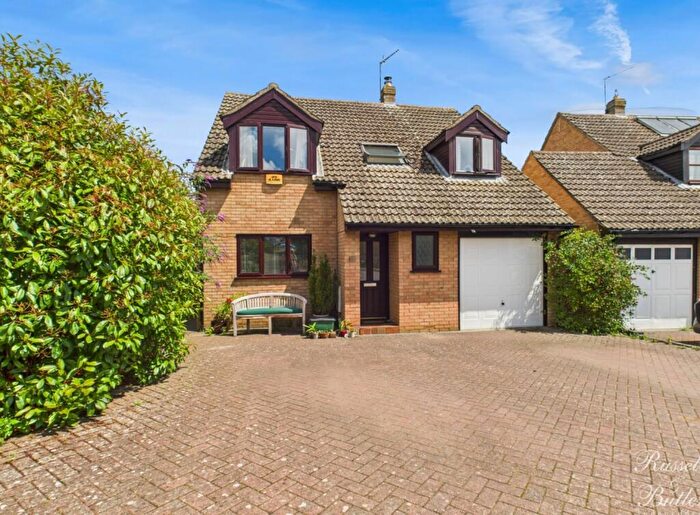 4 Bedroom Detached House For Sale In Hilltop Avenue, Buckingham, MK18