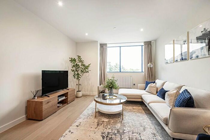 Apartment To Rent In Chertsey, Surrey, KT16