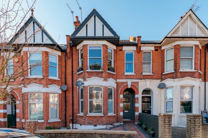 3 Bedroom Flat To Rent In Ridley Road, London, NW10