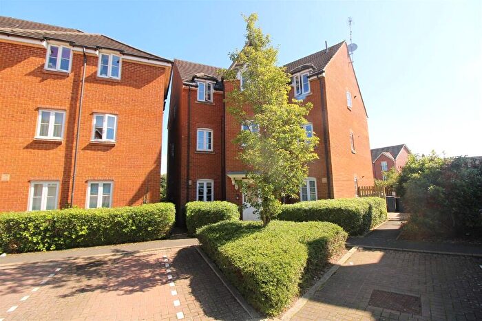 2 Bedroom Flat For Sale In Snowshill Close Daventry Northamptonshire, NN11