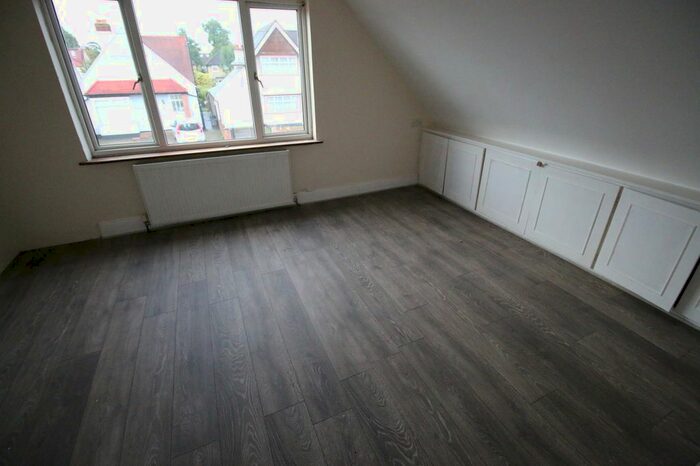 5 Bedroom Terraced House To Rent In Park Avenue, Hounslow, Greater London, TW3