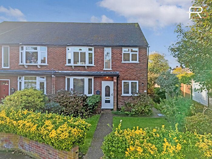 2 Bedroom Maisonette To Rent In Chase Gardens, London, E4