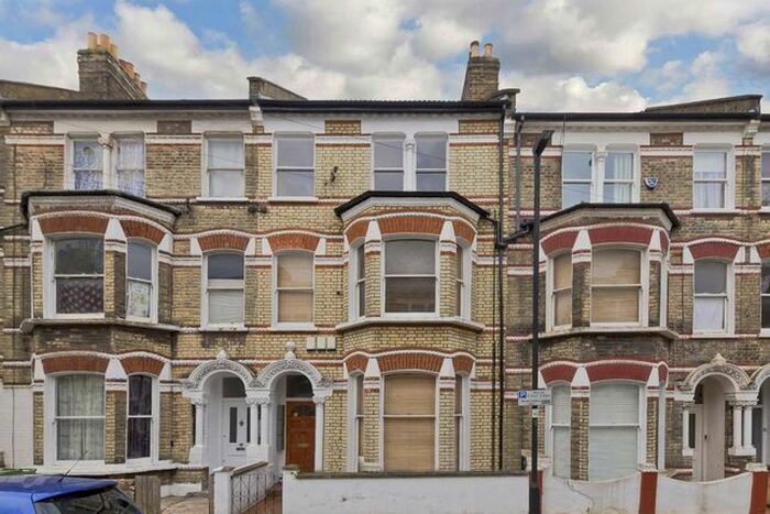 2 Bedroom Flat To Rent In Sandmere Road, Clapham SW4