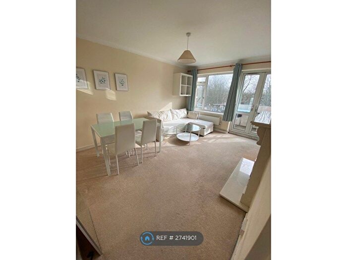 1 Bedroom Flat To Rent In Trevithick House, London, SW8