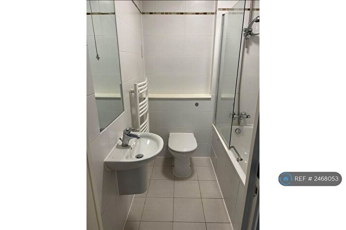1 Bedroom Flat To Rent In Orchard Court, Potters Bar, EN6