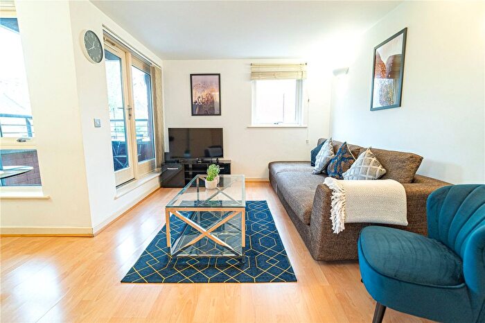 2 Bedroom Flat To Rent In Wellington Square, London, N1