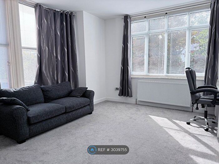 1 Bedroom Flat To Rent In Brooklands House, Tonbridge, TN9