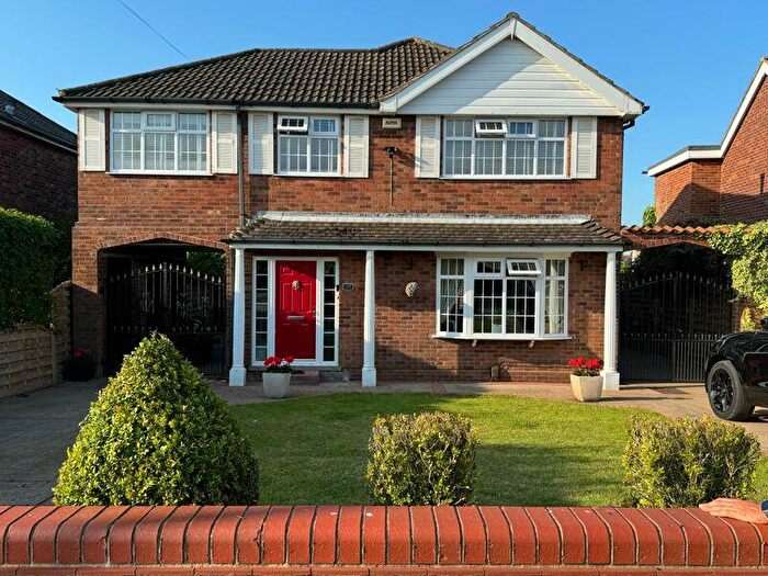 4 Bedroom Detached House For Sale In Chichester Road, Cleethorpes, DN35