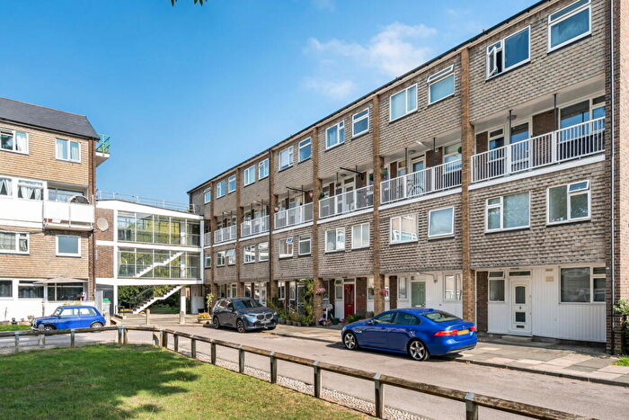 2 Bedroom Maisonette To Rent In River Park Gardens, Bromley, BR2