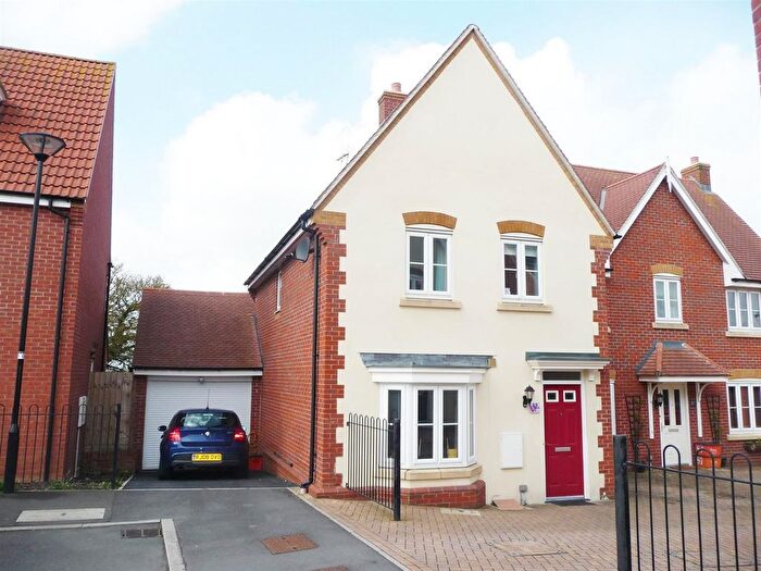 3 Bedroom Property To Rent In Redhouse, North Swindon., SN25