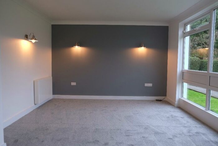 2 Bedroom Apartment To Rent In Petersgarth, Shipley, BD18