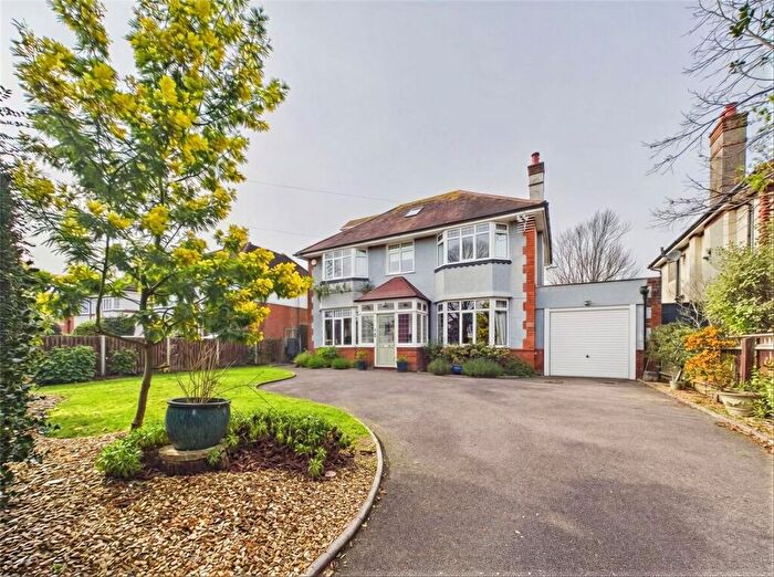 5 Bedroom Detached House For Sale In Holdenhurst Avenue, Bournemouth, BH7