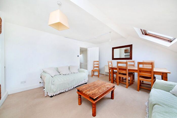 2 Bedroom Flat To Rent In Brayburne Avenue, Clapham, SW4