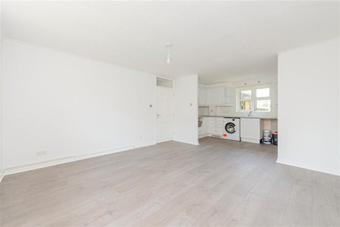 1 Bedroom Flat For Sale In Old Mill Close, Eynsford, Dartford, Kent, DA4