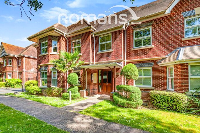 2 Bedroom Apartment To Rent In Tudor Court, London Road, GU20