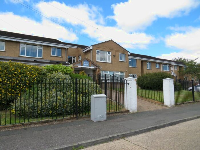 2 Bedroom Flat To Rent In Cumberland Close, Halifax, HX2
