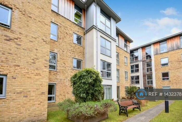 2 Bedroom Flat To Rent In Coombe Way, Farnborough, GU14