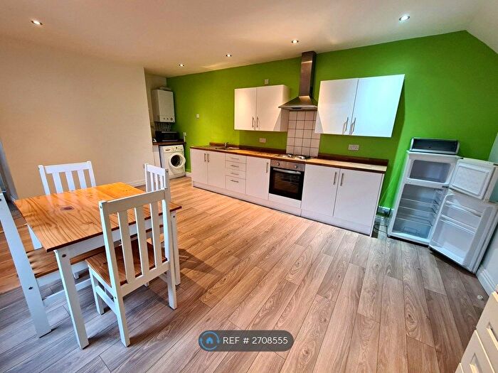 2 Bedroom Flat To Rent In Eversley Road, Sketty, Swansea, SA2