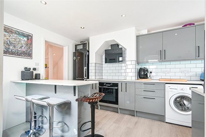 2 Bedroom Maisonette For Sale In Pound Street, Newbury, Berkshire, RG14