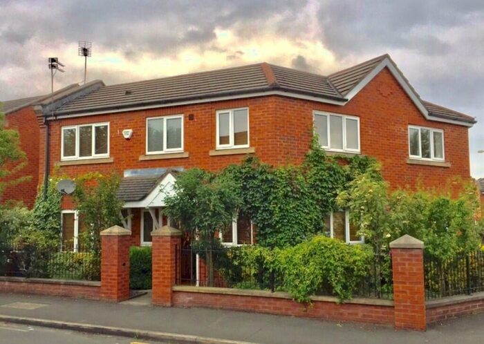 3 Bedroom End Of Terrace House To Rent In Yew Street, Hulme, M15